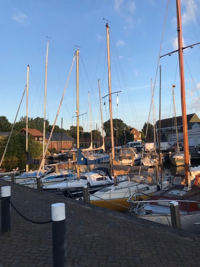 B&B Logeren Bij De Burgemeester Stad aan 't Haringvliet エクステリア 写真